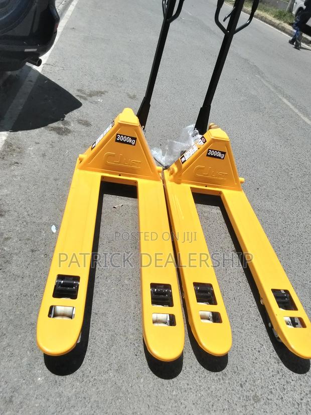 3000kg Pallet Truck - thumbnail 3