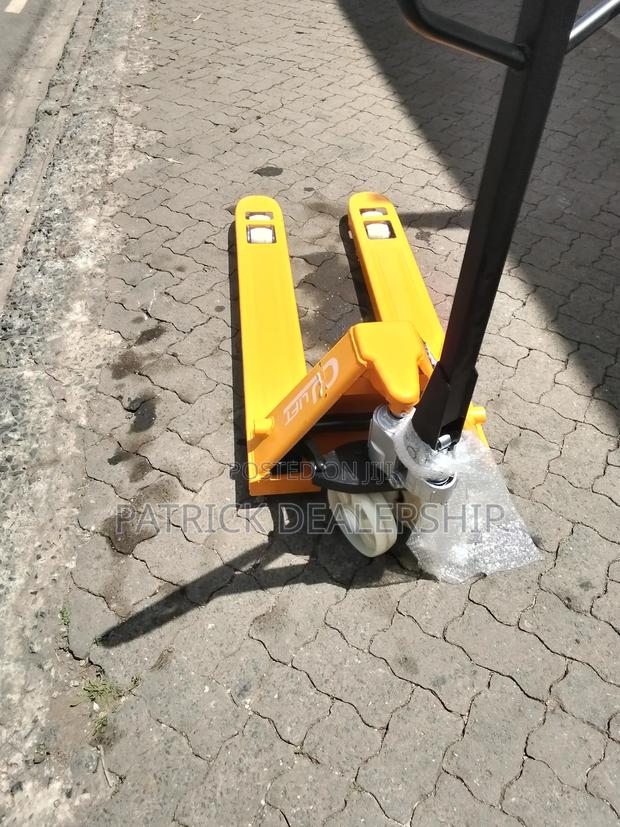 Hand Pallet Jack/Pallet Truck - thumbnail 2