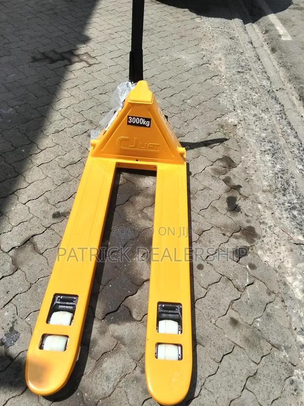 Hydraulic Pallet Truck - thumbnail 2