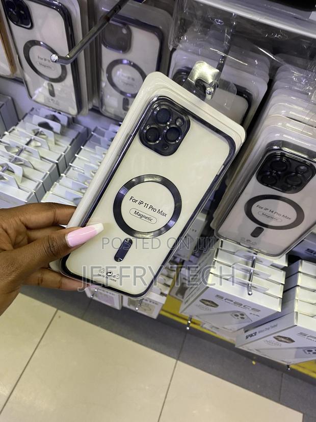 Python Magnetic Clear for iPhone 11 Pro Max Electroplated Case - thumbnail 2