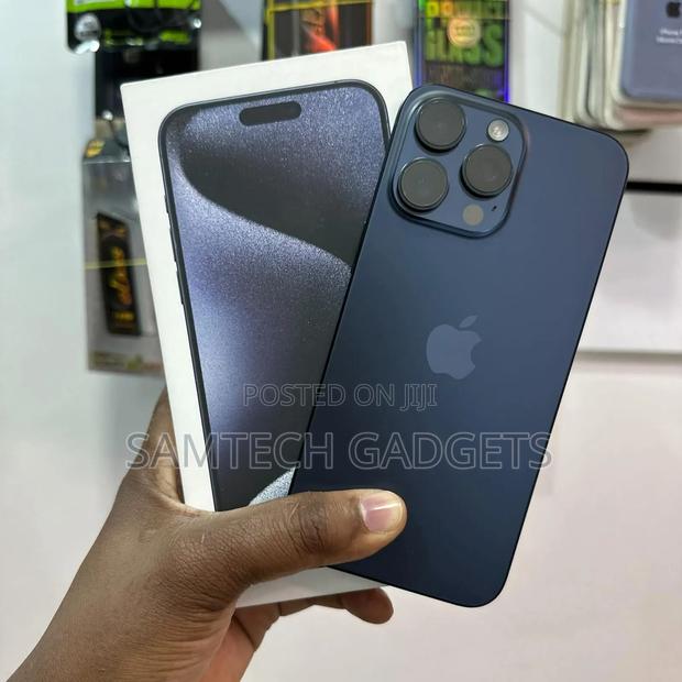 Apple iPhone 15 Pro Max 256 GB Blue - main view