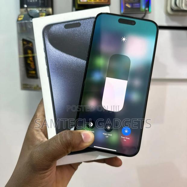 Apple iPhone 15 Pro Max 256 GB Blue - thumbnail 4