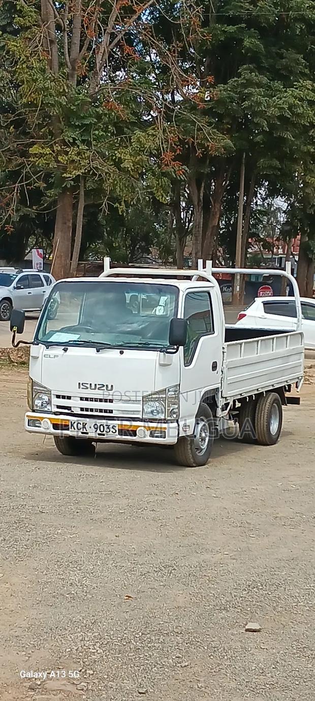 Isuzu Trucks Trailers 2009 White - thumbnail 2