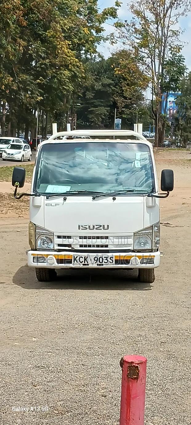 Isuzu Trucks Trailers 2009 White - thumbnail 3