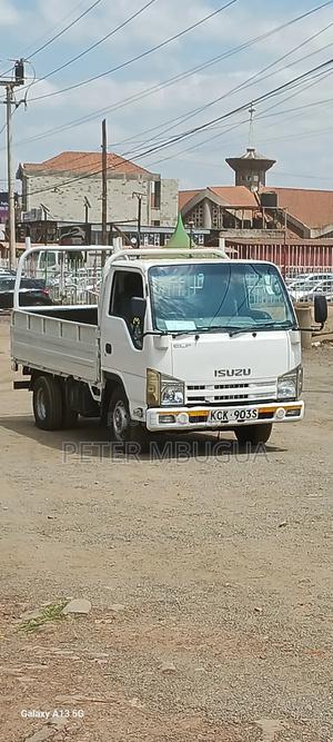 Isuzu Trucks Trailers 2009 White - main view