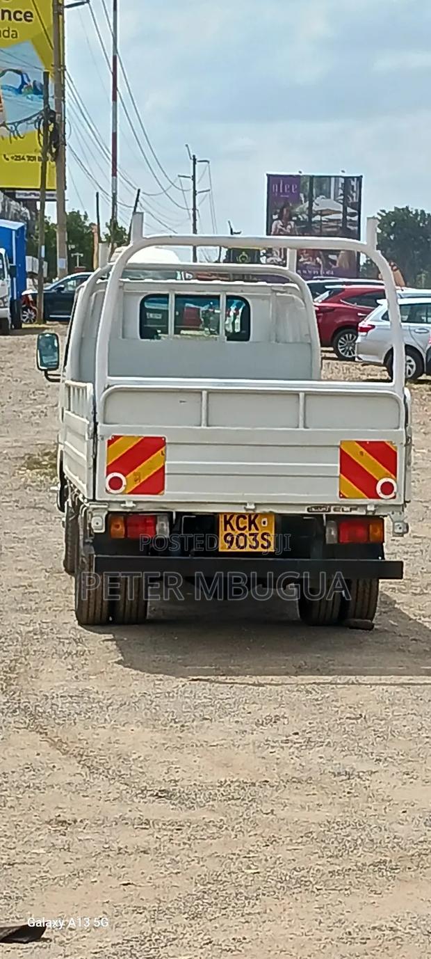 Isuzu Trucks Trailers 2009 White - thumbnail 6