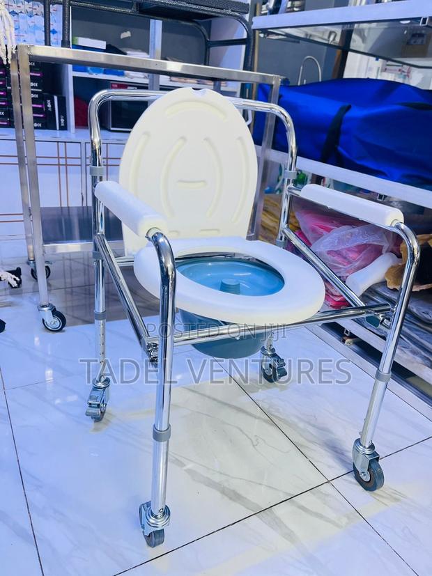 Comode Chair With Wheels - main view