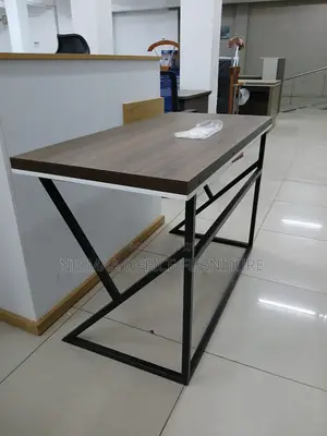 Sleek, Minimalist Design Modern Desk