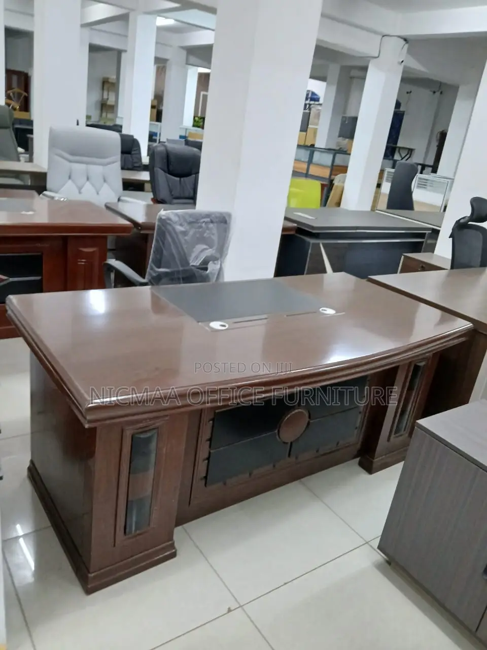 Premium Finish Commanding Presence Executive Desk