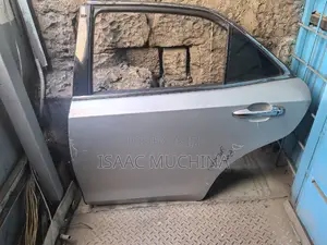 Crown 2016 Rear Door