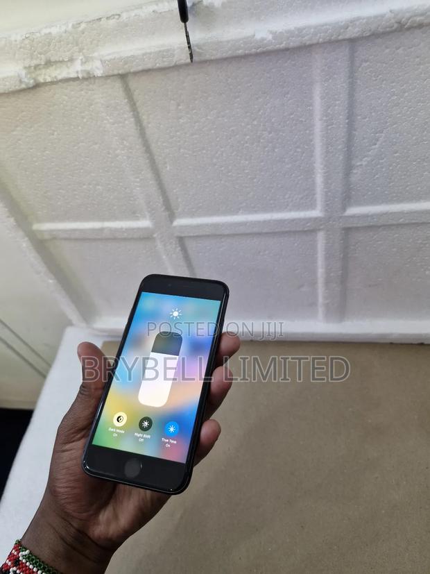 Apple iPhone 8 128 GB Black - thumbnail 3