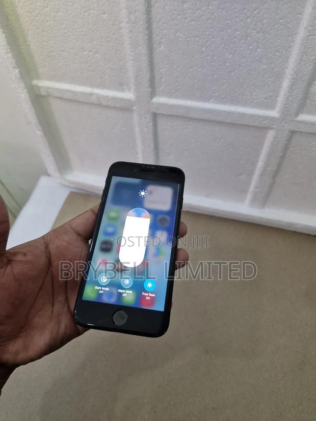 Apple iPhone SE 64 GB Black - thumbnail 4