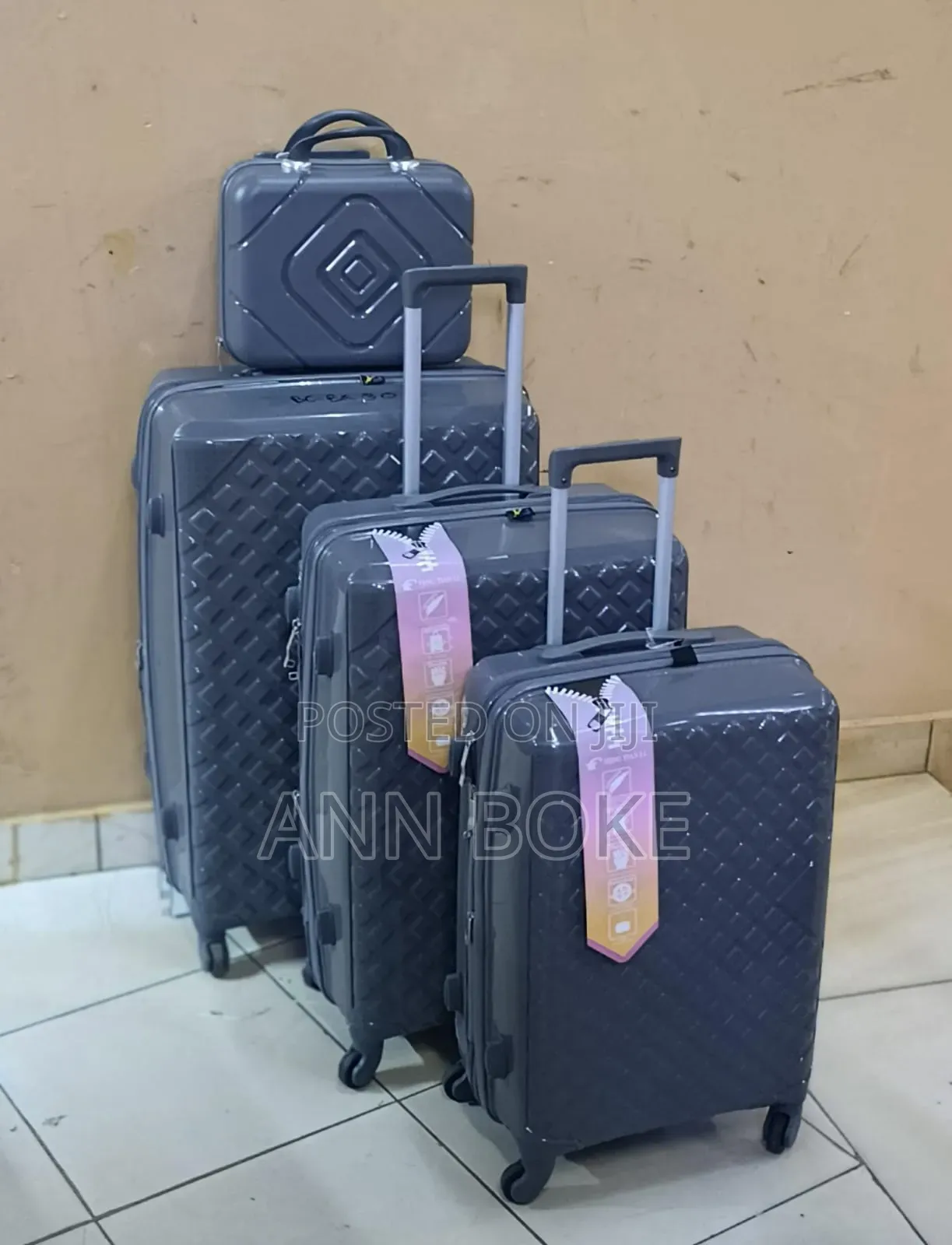 Price Drop! 
*4 in 1 Luxurious Unbreakable Suitcase*
Zipper