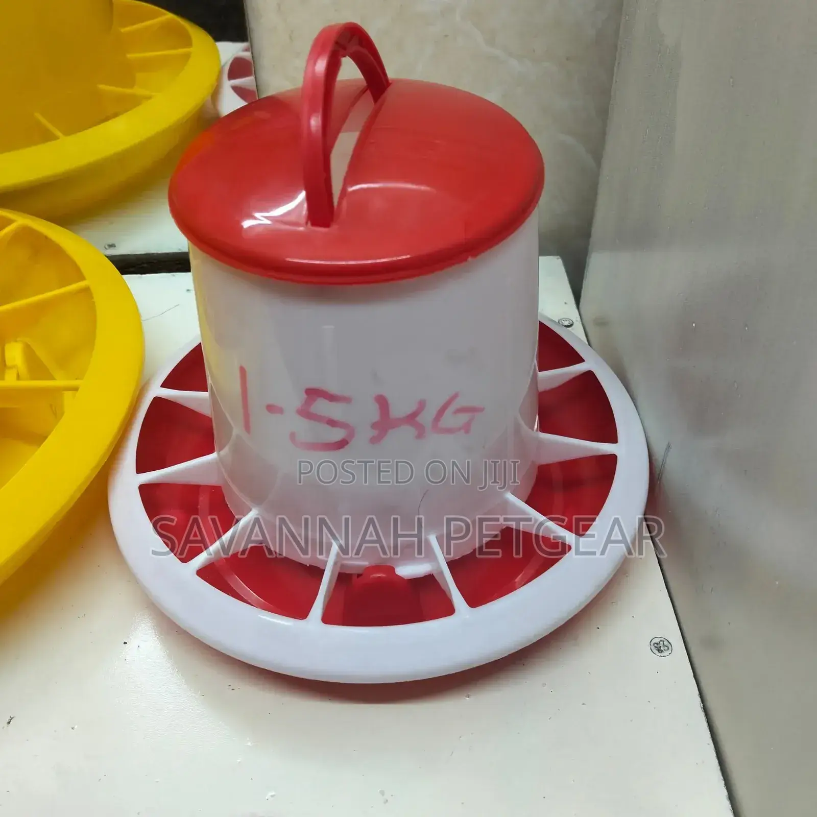 Manual Plastic Chicken Feeder,For Small to Medium-Sized Poultry Flocks