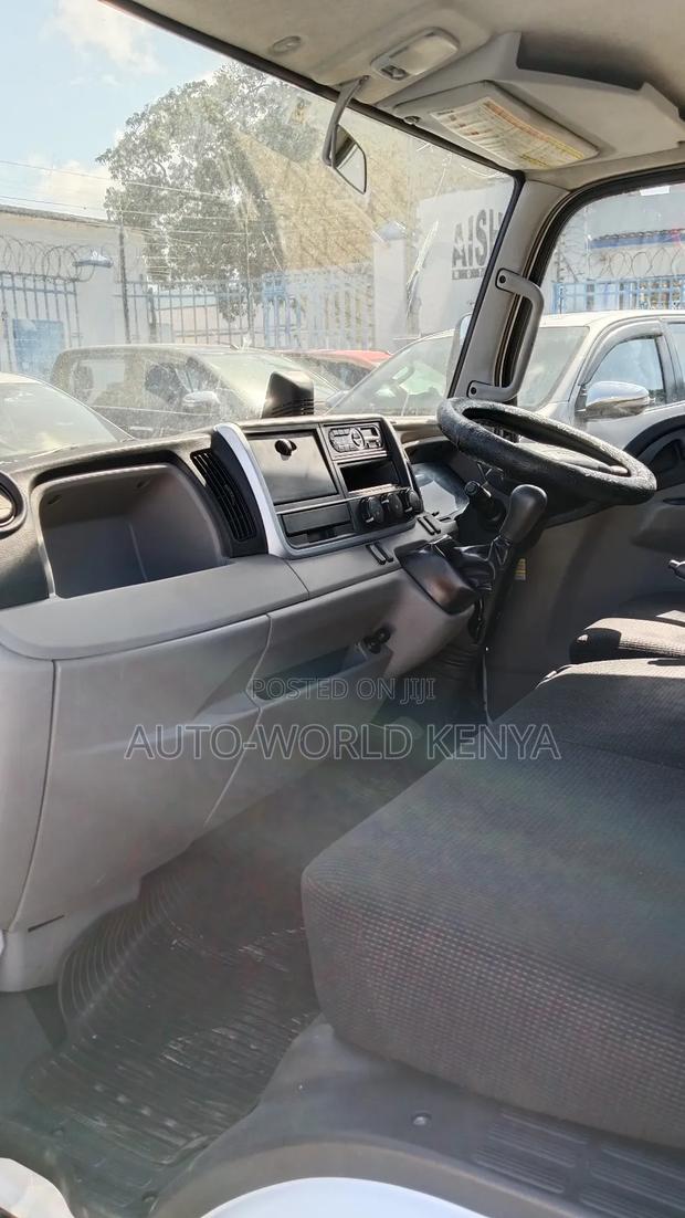 Mitsubishi Fuso Canter 2018 White - thumbnail 5