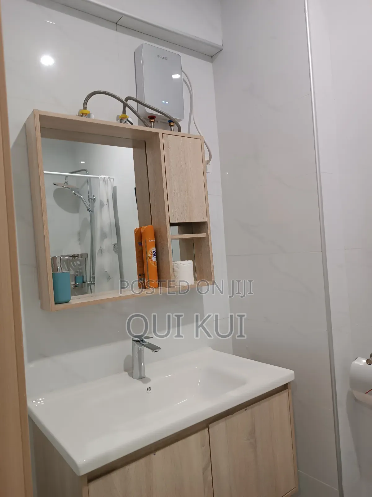 Studio Airbnb Apartment in Ruaka-Pool + Gym