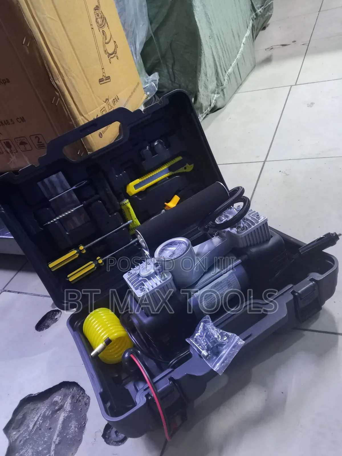 Portable Tyre Inflator Pump/ Air Compressor