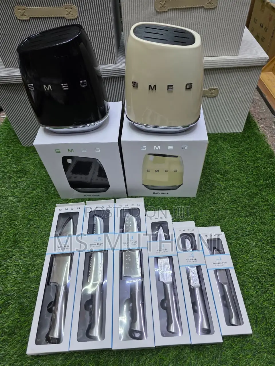 Smeg Premium Stainless Steel Kniife Set With Metal Block.