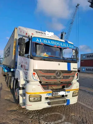 Boxbody/Flatbed Trailers Accessible for Jobs