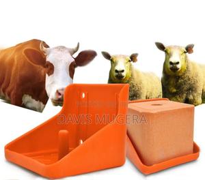 Red Salt Block Holders for Cattle Sheep Licking Salt Block - main view