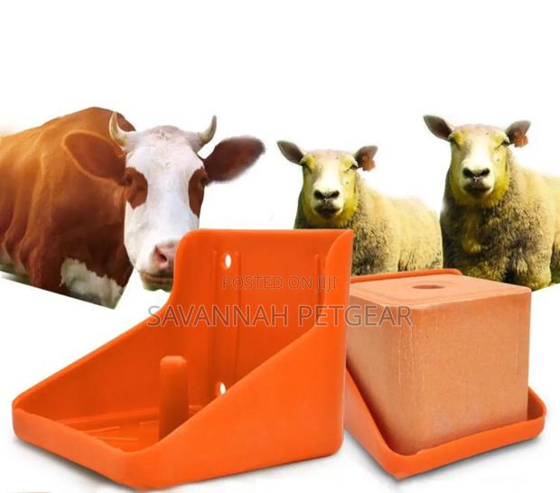 Red Salt Block Holders for Cattle Sheep Licking Salt Block