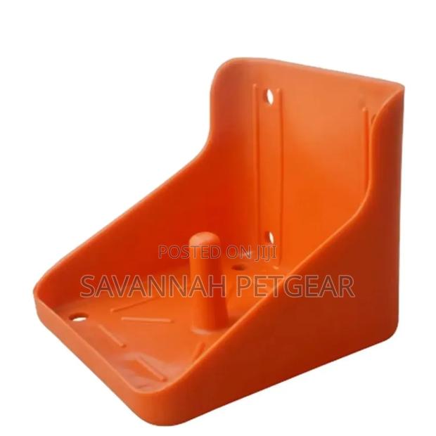 Red Salt Block Holders for Cattle Sheep Licking Salt Block - thumbnail 4