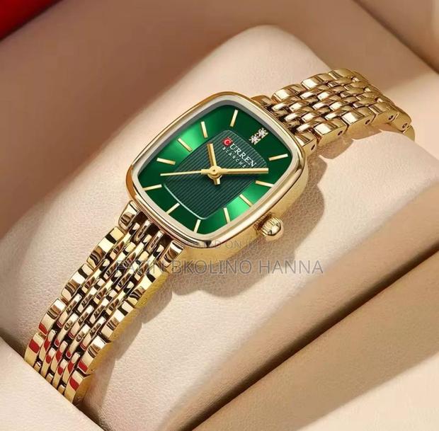 Ladys Gold Curren Watch