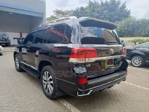 Toyota Land Cruiser 4.6 V8 AX 2012 Black