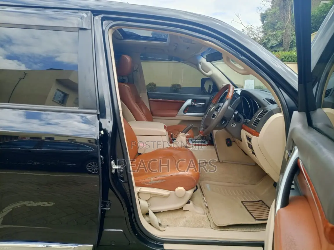 Toyota Land Cruiser 4.6 V8 AX 2012 Black