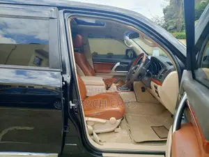 Toyota Land Cruiser 4.6 V8 AX 2012 Black