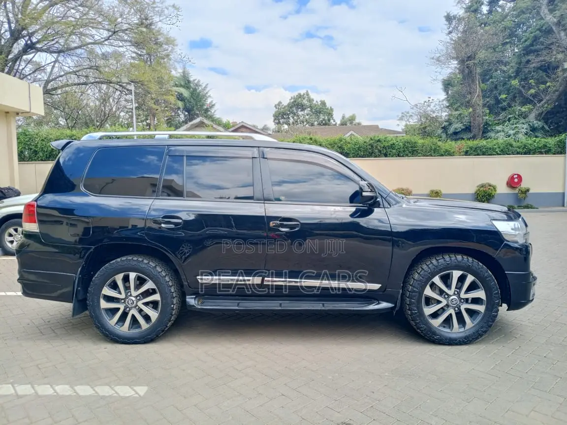 Toyota Land Cruiser 4.6 V8 AX 2012 Black