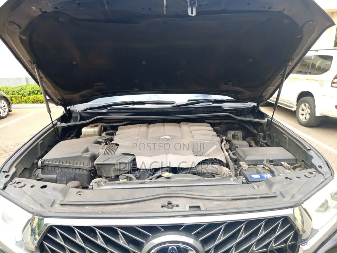 Toyota Land Cruiser 4.6 V8 AX 2012 Black