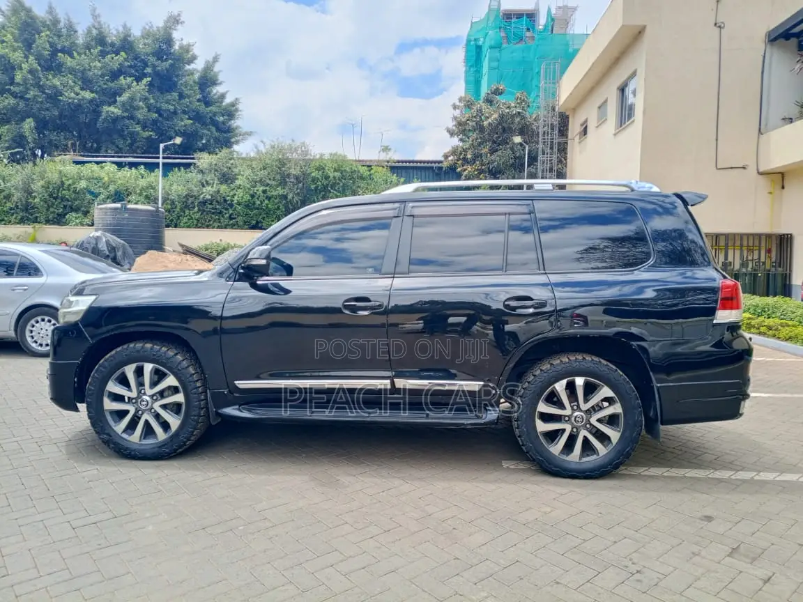 Toyota Land Cruiser 4.6 V8 AX 2012 Black