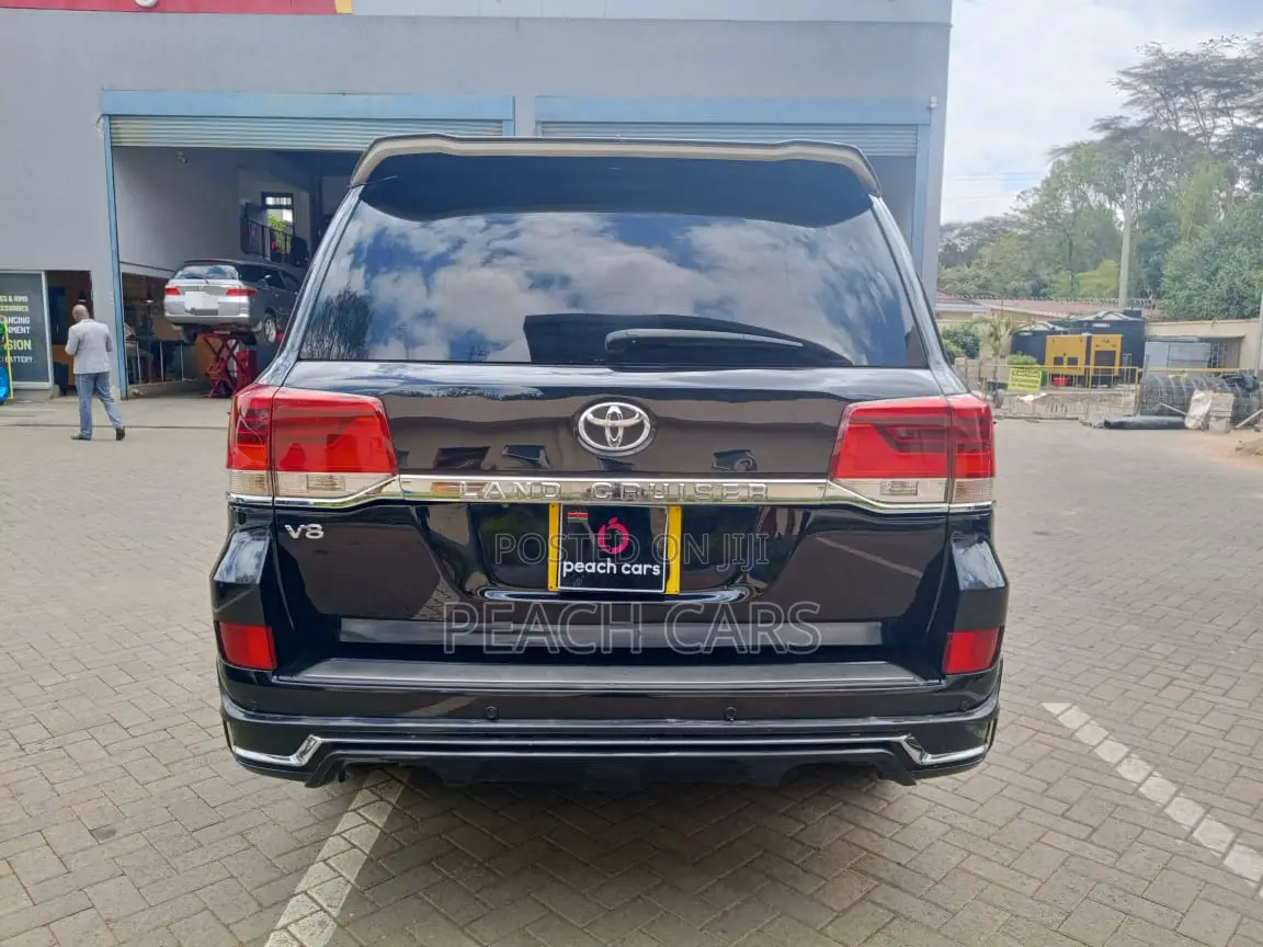 Toyota Land Cruiser 4.6 V8 AX 2012 Black