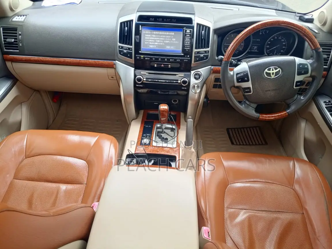 Toyota Land Cruiser 4.6 V8 AX 2012 Black