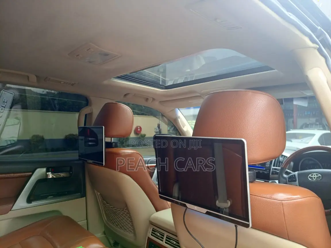Toyota Land Cruiser 4.6 V8 AX 2012 Black