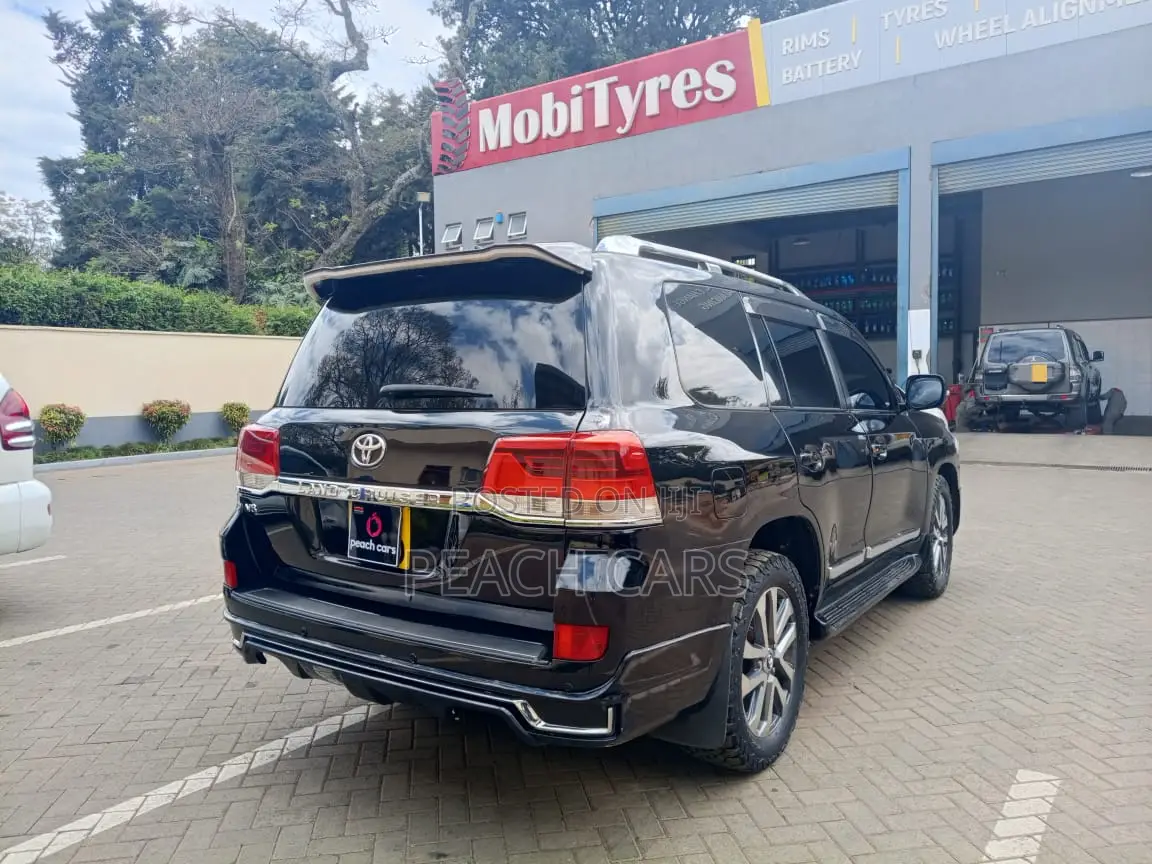 Toyota Land Cruiser 4.6 V8 AX 2012 Black