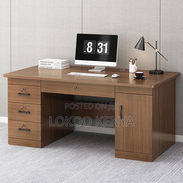 Office Desk : Space-Saving Executive Office Table