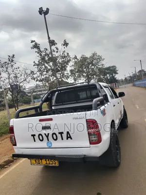 Toyota Hilux 2.5 D-4D SRX 2012 Off white