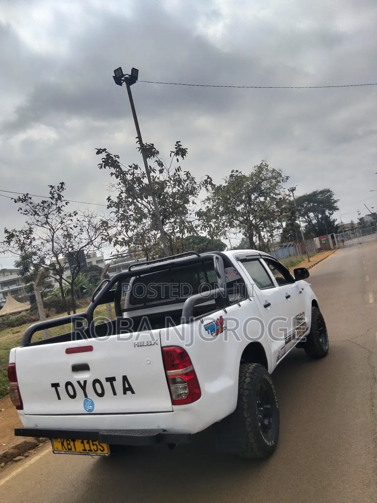 Toyota Hilux 2.5 D-4D SRX 2012 Off white