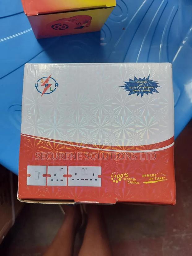 Double Switched Socket - thumbnail 3