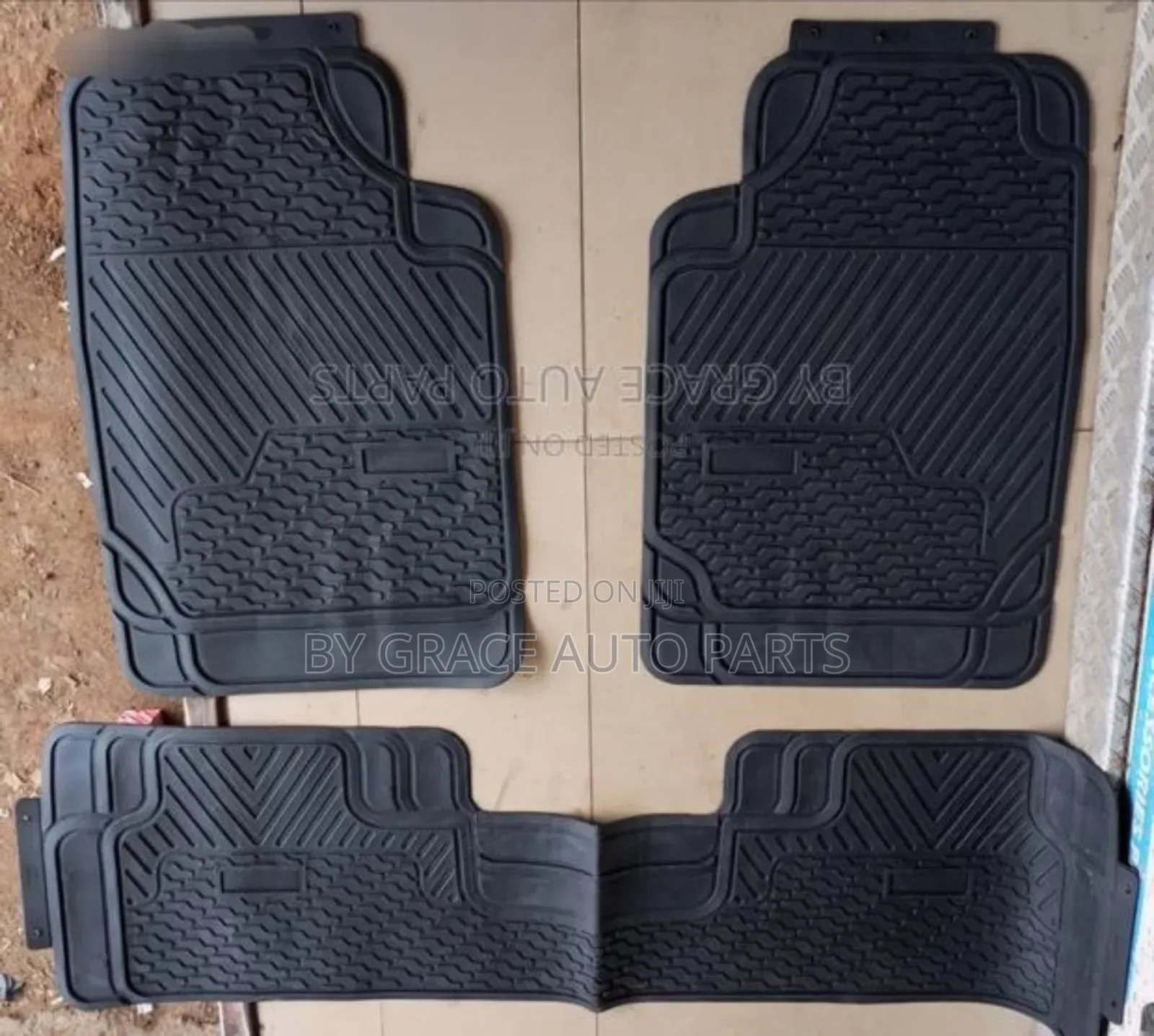 Best 3 Piece Universal Floor Mat for 5 Seaters.