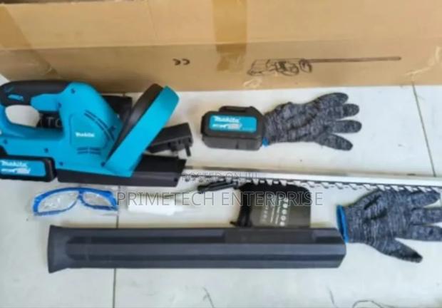 Makita Cordless Hedge Trimmer With Lithium Battery