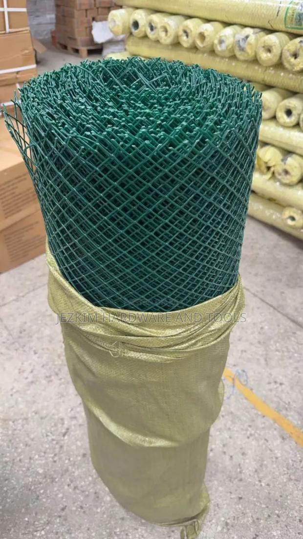 Chicken Wire Plastic 1mtr by 25 - main view