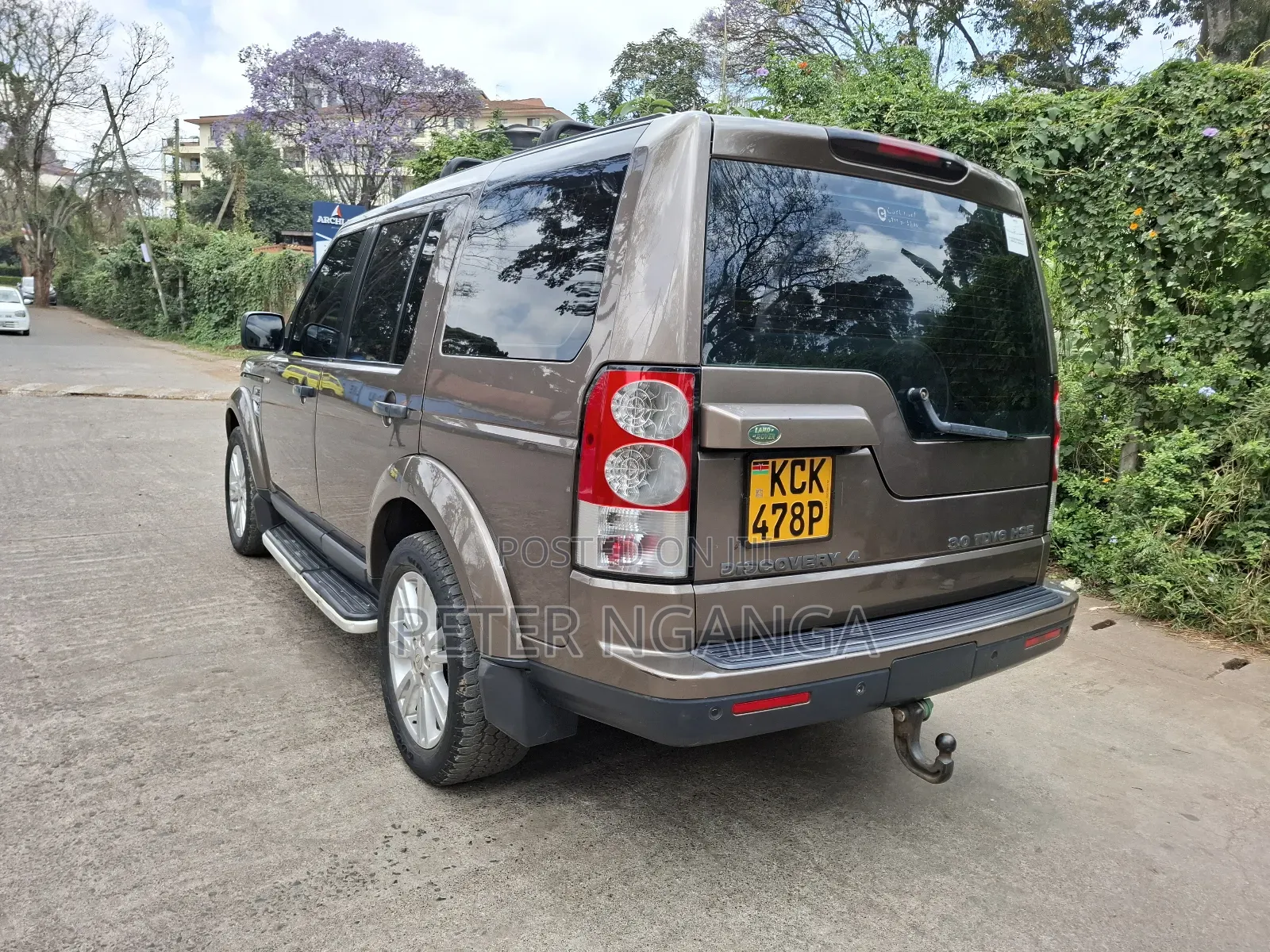 Land Rover Discovery 2011 Gold