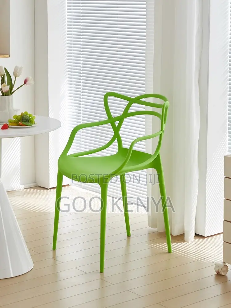 Dining Chair; Modern Outdoor Plastic Chair