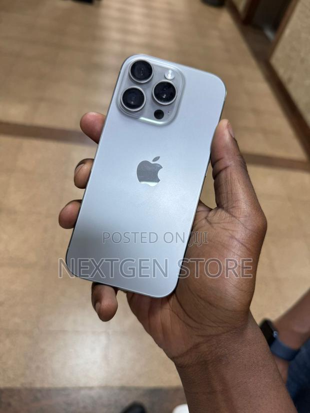 Apple iPhone 15 Pro 128 GB Gray - main view