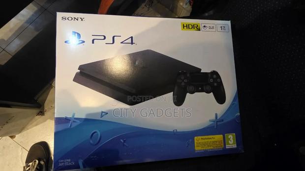 Brand New Sony Playstation 4 Slim 500gb
