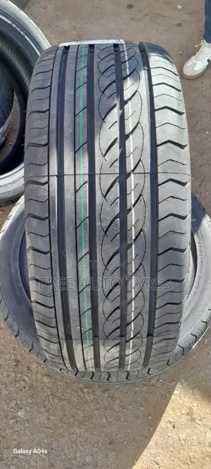 245 45r18 Centara