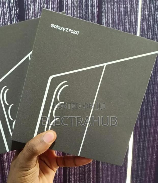 New Samsung Galaxy Z Fold7 256 GB Silver - thumbnail 2